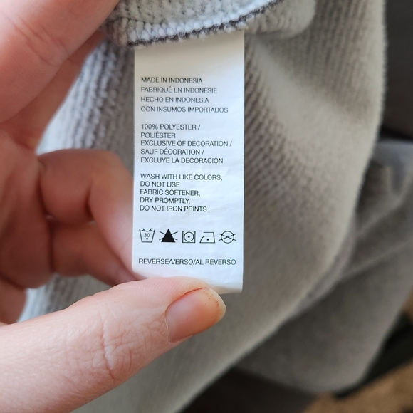 IZOD Golf Hydrashield Men's Gray Quarter-Zip Sweater - Picture 6 of 6